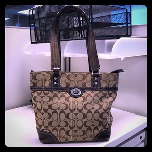 OFFERS?? Coach Hamptons Signature tote